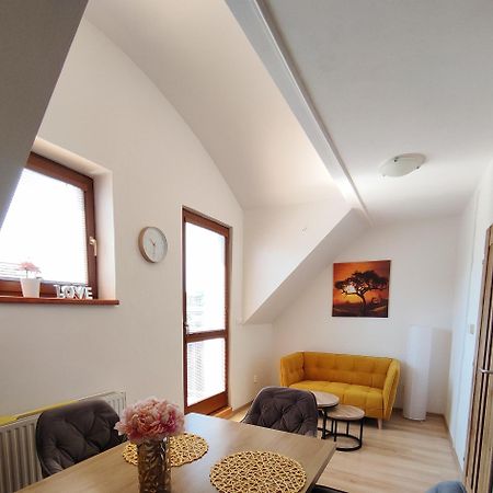 Ubytovani Ema Apartment Valtice Ngoại thất bức ảnh