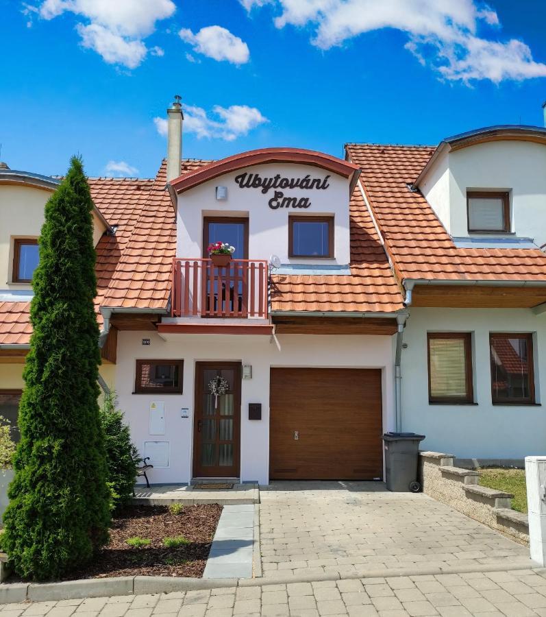 Ubytovani Ema Apartment Valtice Ngoại thất bức ảnh